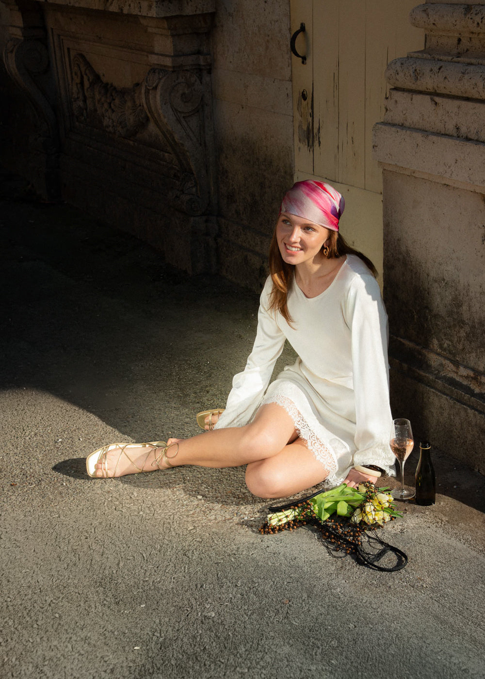 Short Serena dress with lace details